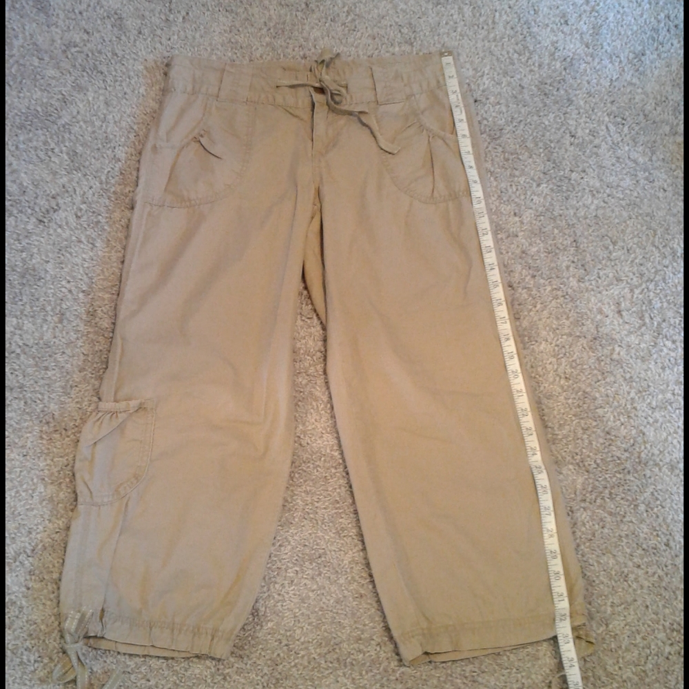 Tan capris